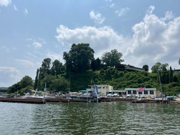 Lake Hickory Pub & Marina