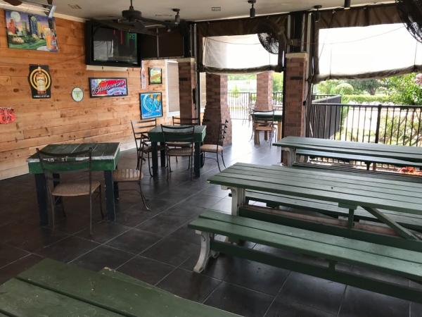 Lucky's Pub