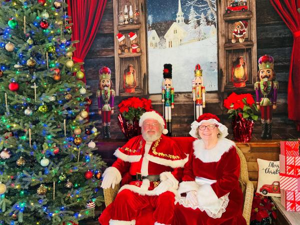 White Oak Tavern Mr & Mrs Claus