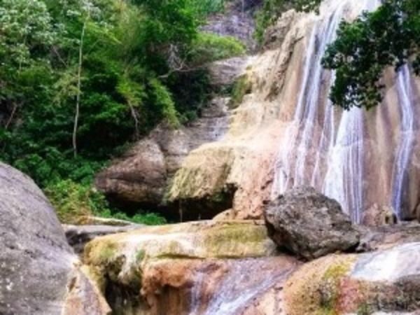 Tacky-Falls