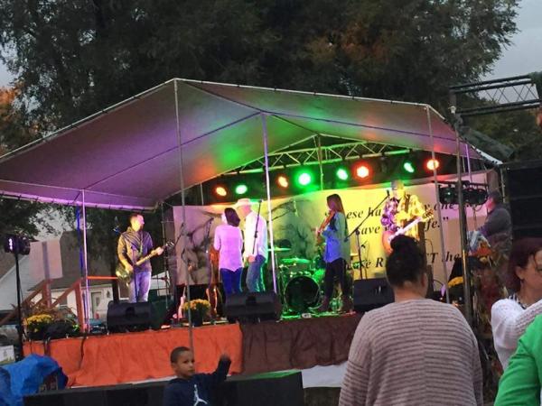Enjoy live music throughout the Paragon Homecoming Festival.