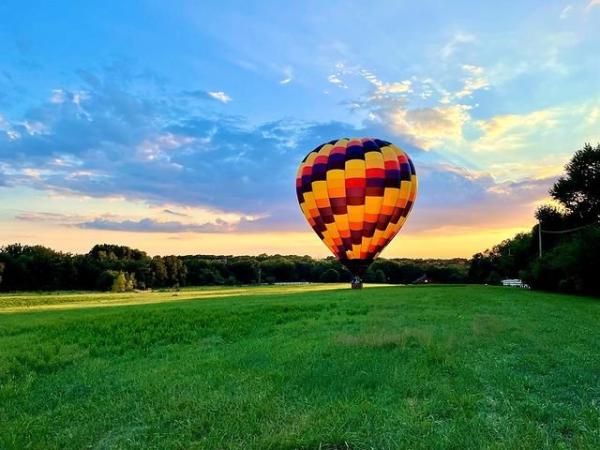 old world balloonery