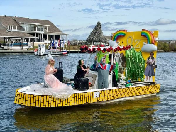 Wizard of Oz float in the Krewe of Bilge Mardi Gras boat parade