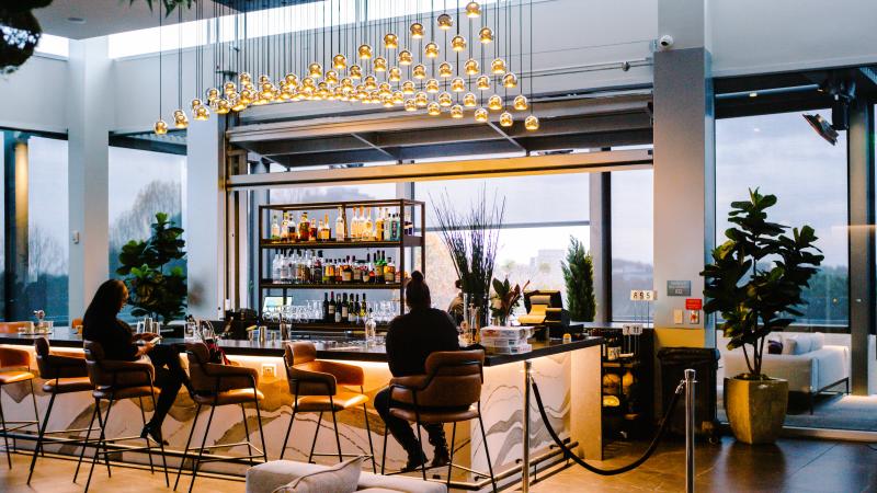 Bar Peri with People