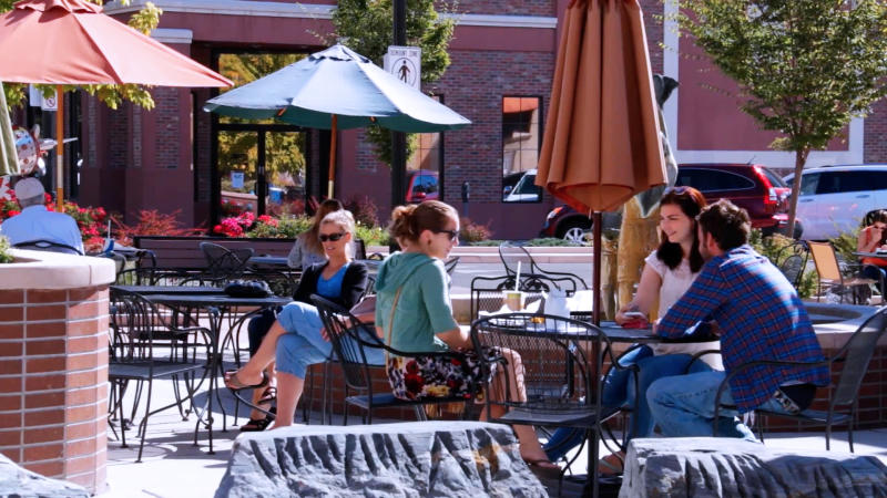 Main Street Bagels patio
