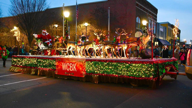 The WCBK Christmas Light Parade takes place on the Saturday after Thanksgiving with a route that goes from downtown Martinsville to Jimmy Nash City Park, where the Winter Wonderland Festival of Lights will come to life!