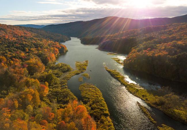 Waterbury_reservoir_with_fall_foliage-2100x1456-3b1c2b91-53c2-433d-9387-c29626634529