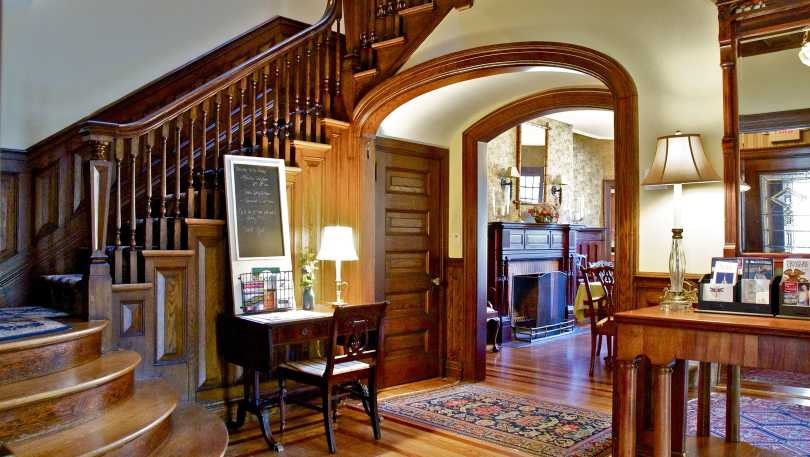 Hilltop Inn Foyer
