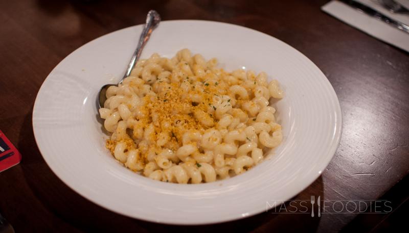 Truffle-Mac-and-Cheese-at-the-Oak-Barrel-Tavern