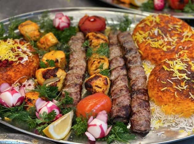 Plater with vegetables, steak skewer and rice cakes