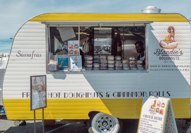 A yellow and white doughnut Food Truck