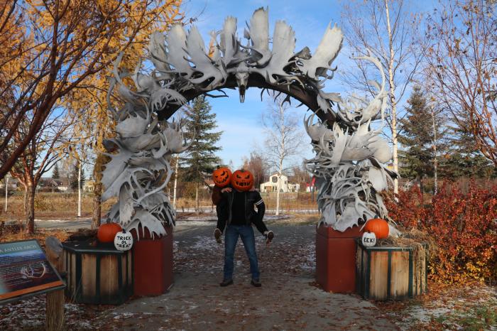 Antler Arch Pumpkin People