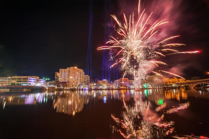 Stroll on State Fireworks