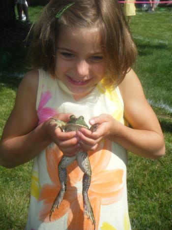 girl with frog