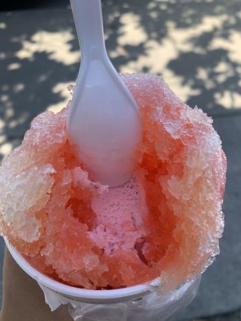 Picture of Japanese snow cone with strawberry ice cream