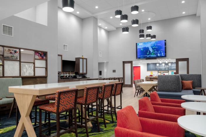Hampton Inn & Suites Meeting Space Bar