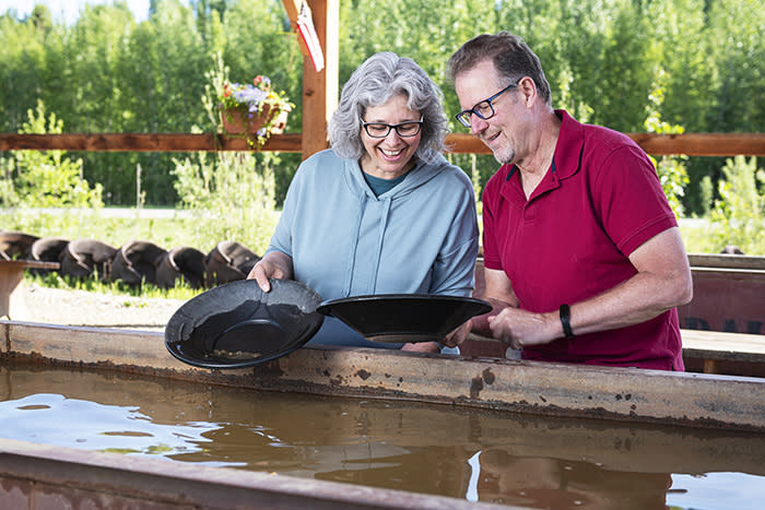 Goldpanning - Midnight Sun Activities