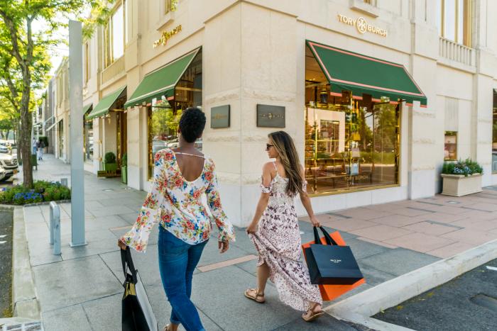 Americana Manhasset boarded up : r/longisland