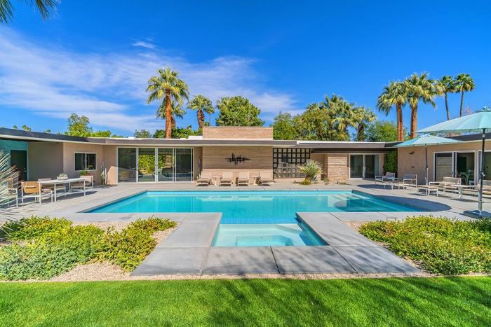 Backyard and pool of Goeorge Gillman residence designed by Herbert Burns in Palm Springs