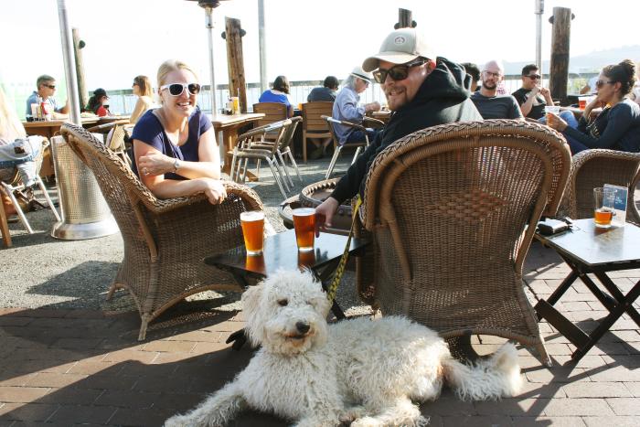 Family_with_dog_at_HalfMoonBay_Brewing_Company_SanMateoCounty_SiliconValley