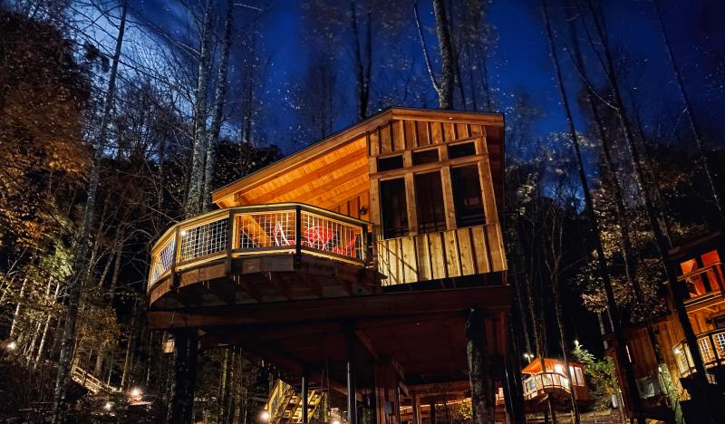 Unique Lodging at Treehouse Grove