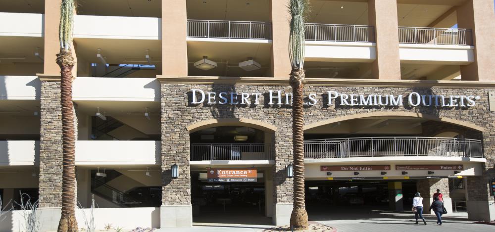 Desert Hills Premium Outlets parking