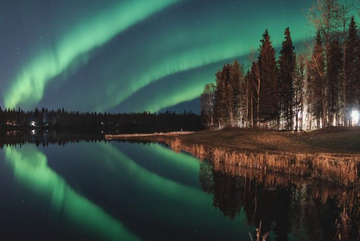 Andy Witteman Aurora over water