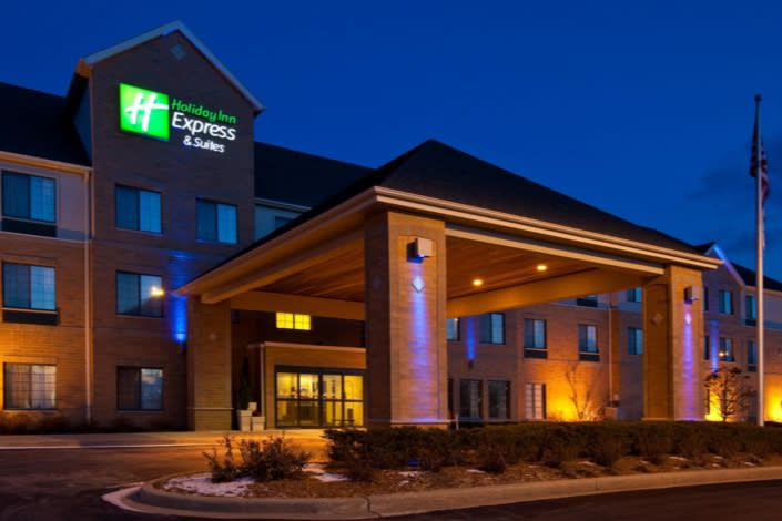 Holiday Inn Express & Suites outside at dusk