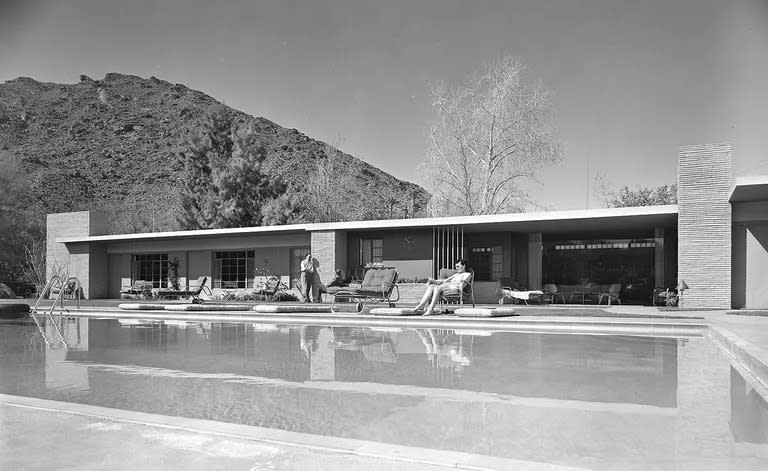 Town & Desert Apartment Hotel, 1947. Arenas Road. J. Paul Getty Trust, Getty Research Institute, Los Angeles (2004.R.10)
