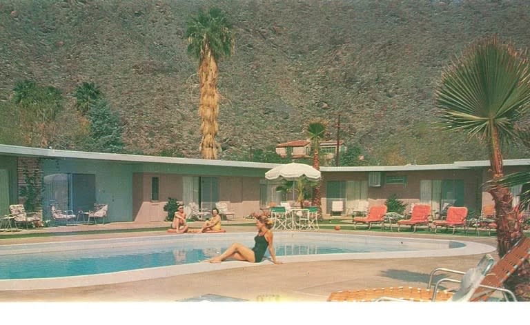 Vintage postcard, Desert Hills Apartment Hotel, Arenas Road, 1956