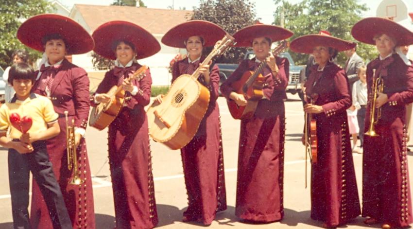 Mariachi Estrella de Topeka