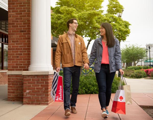 Couple shopping at the Leesburg Corner Premium Outlets