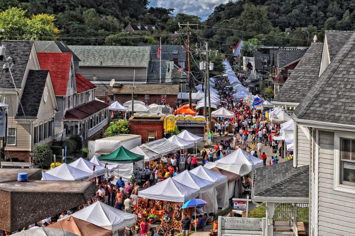 Crowds of people in the streets of Occoquan for the arts and crafts festival