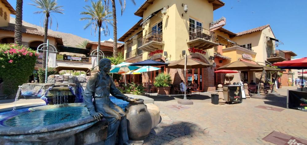 Sony Bono foundtain in downtown Palm Springs