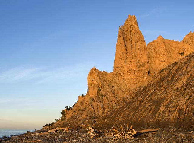 Panorama Chimney Bluffs State Park along the shore of Lake Ontario, Knife-edge ridges and pinnacles of glacially compacted earth, Wayne County, Finger Lakes Region