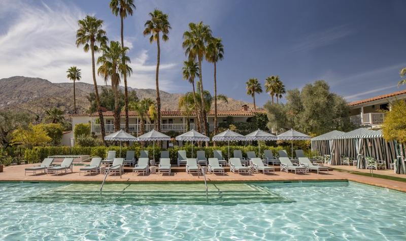 Colony Palms pool