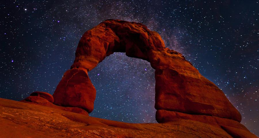 Delicate Arch at night under the stars | Arches National Park