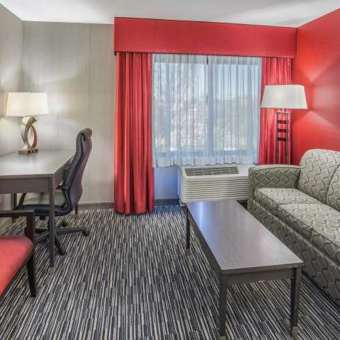 Hampton Inn & Suites