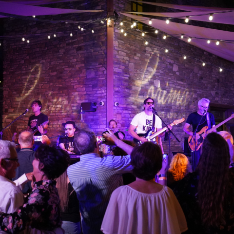 Live Music 7 Days a Week