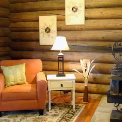 Charming Log Cabin
