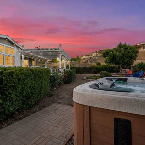 Magnolia Wine Country Cottage! 2