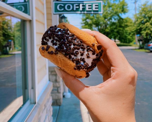 Dell's Ice Cream Sandwhich