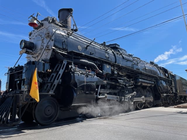 The AT&SF 2926 locomotive moves under its own power