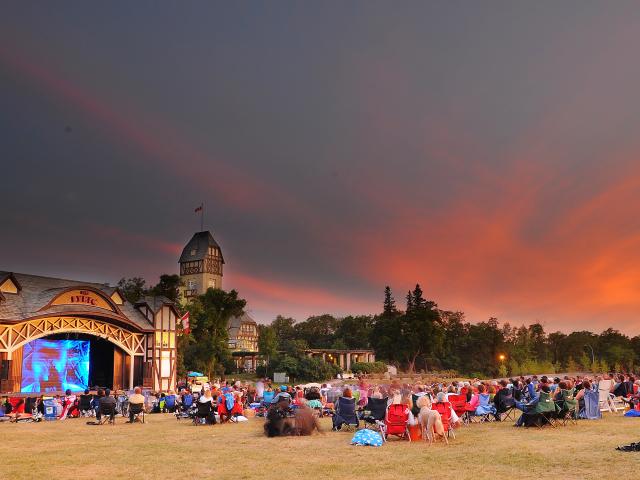 Outdoor entertainment at Lyric Theatre in Assiniboine Park