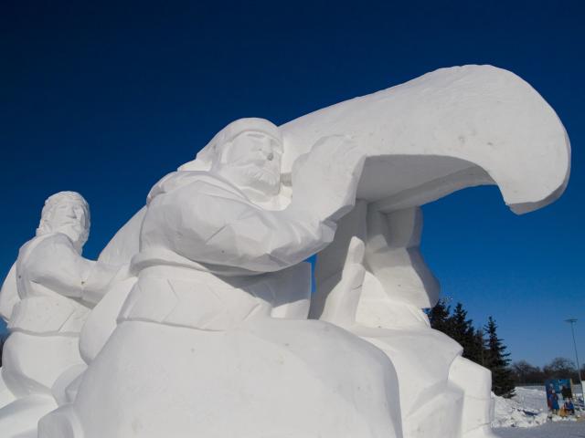 Ice sculpture of voyageurs carrying a canoe at Festival du Voyageur