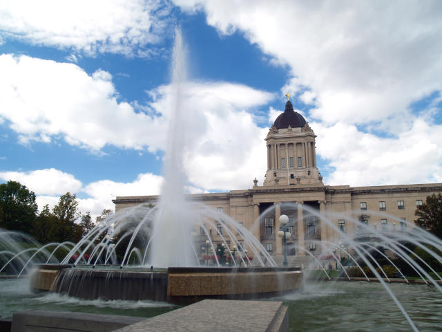 Fountain show at the Manitoba Legislative Building’s Manitoba Plaza