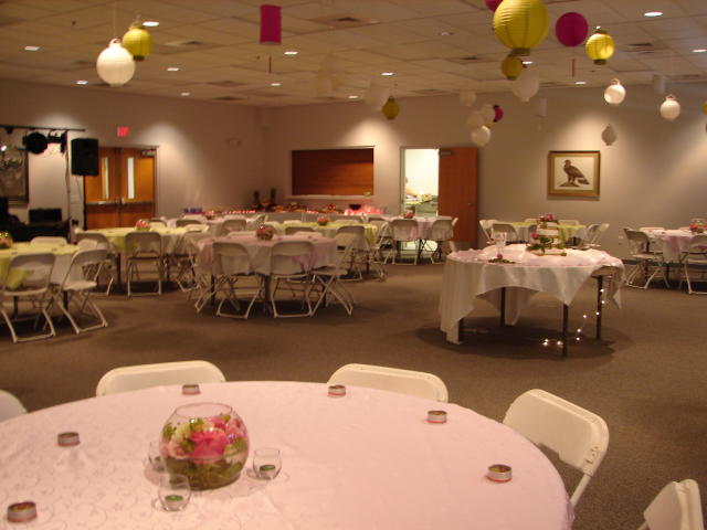Round Tables with Centerpieces