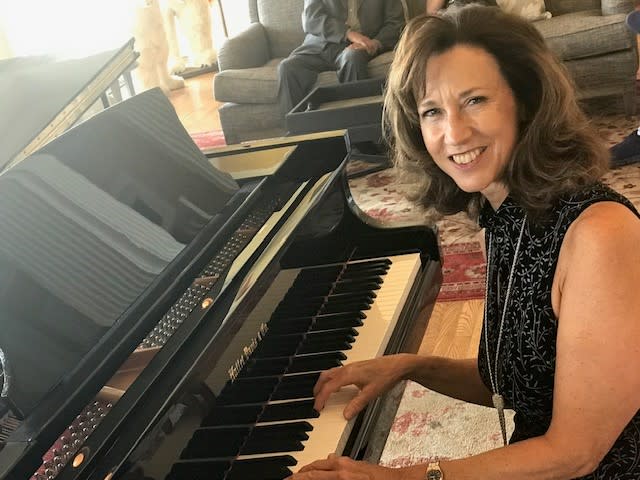 Saratoga Piano