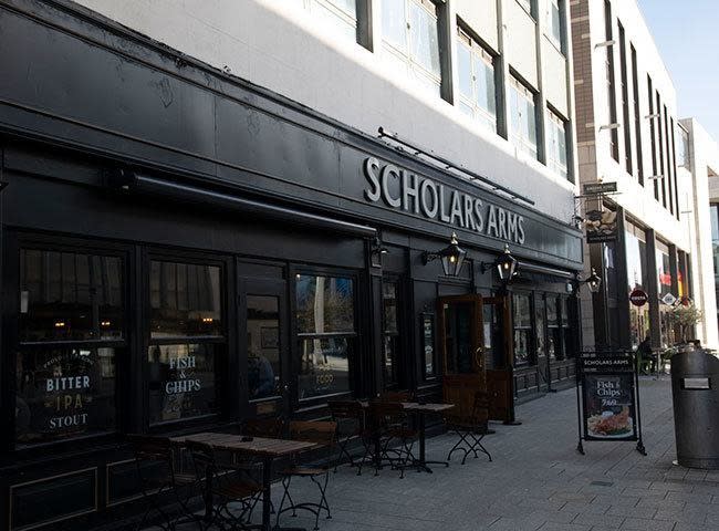 The-Scholars-Arms-Bar-Pub