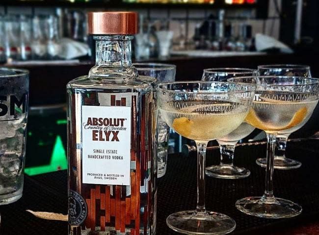 Bar-Cocktail-Liquor-Bottle